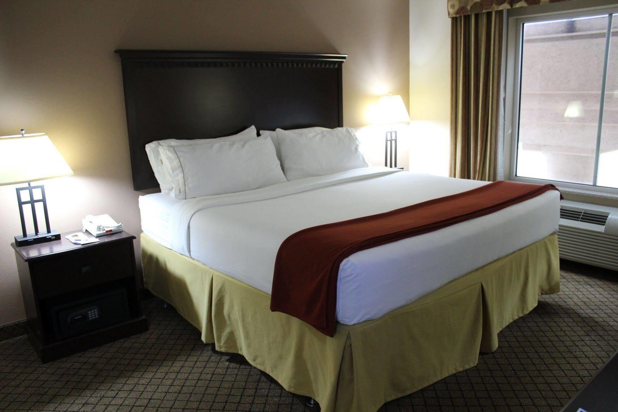 Holiday Inn Express Hotel & Suites Sedalia By Ihg Exteriör bild