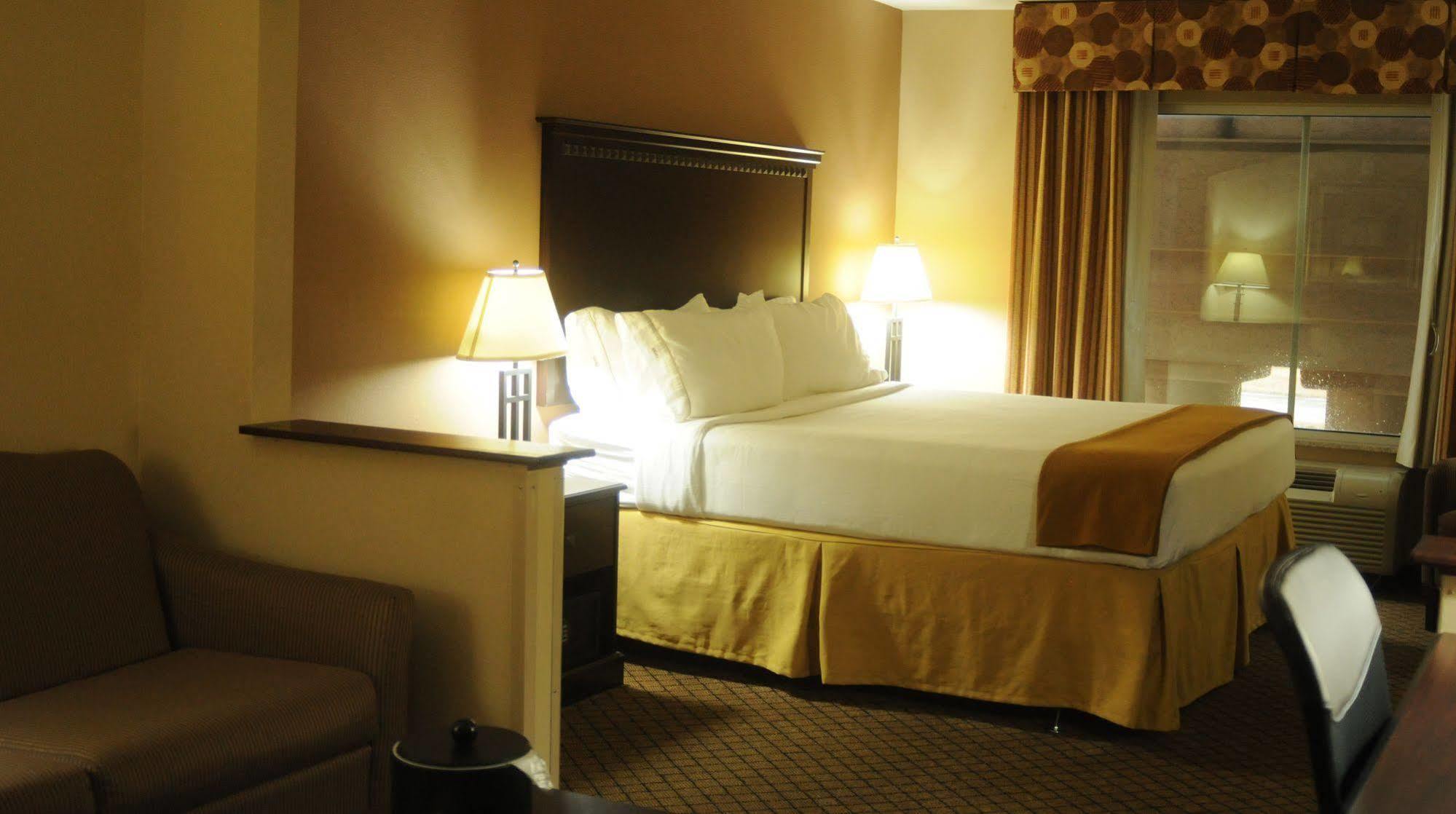 Holiday Inn Express Hotel & Suites Sedalia By Ihg Exteriör bild